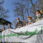 Marche pour le Climat
Manifestation a l appel de : 
ALEP, ALSO, AMAP de Creil, ANACR, ATTAC, AUSV, Cap Sud Emergence, Carnaval des Possibles, Cent pour un Toit / Famille, Centre G. Brassens, Citoyens pour le climat, CLAC, CLCV, Collembole, Confederation paysanne, Correlation, Ecureuils Roux, Escape Frame, FO Cheminots, FSU, La Discute, La petite Bray tagne, LDH, Oisux, SNEP, Reseau veillee des ecoles, SNUIPP, Solidarite Migrants, UD-CGT 
A Clermont de l'Oise le 28 mars 2021.